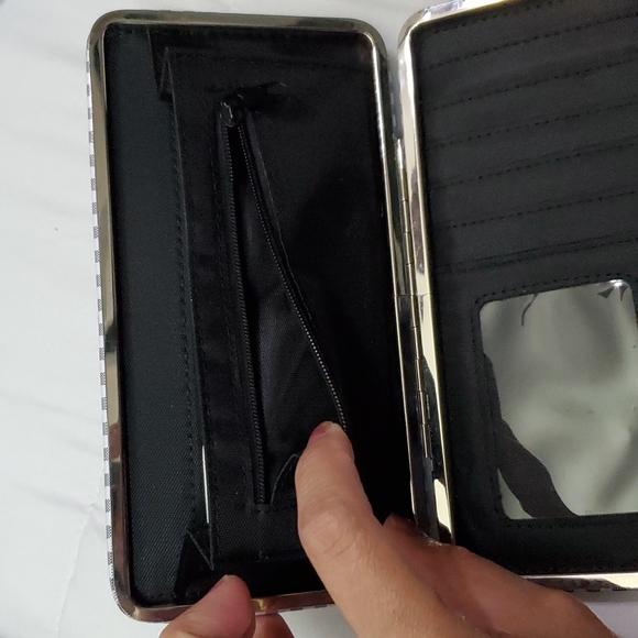 Beautiful Wallet - Picture 6 of 7